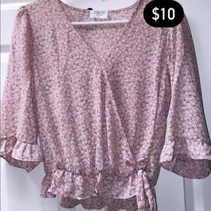 pink casual floral top!NEVER WORN